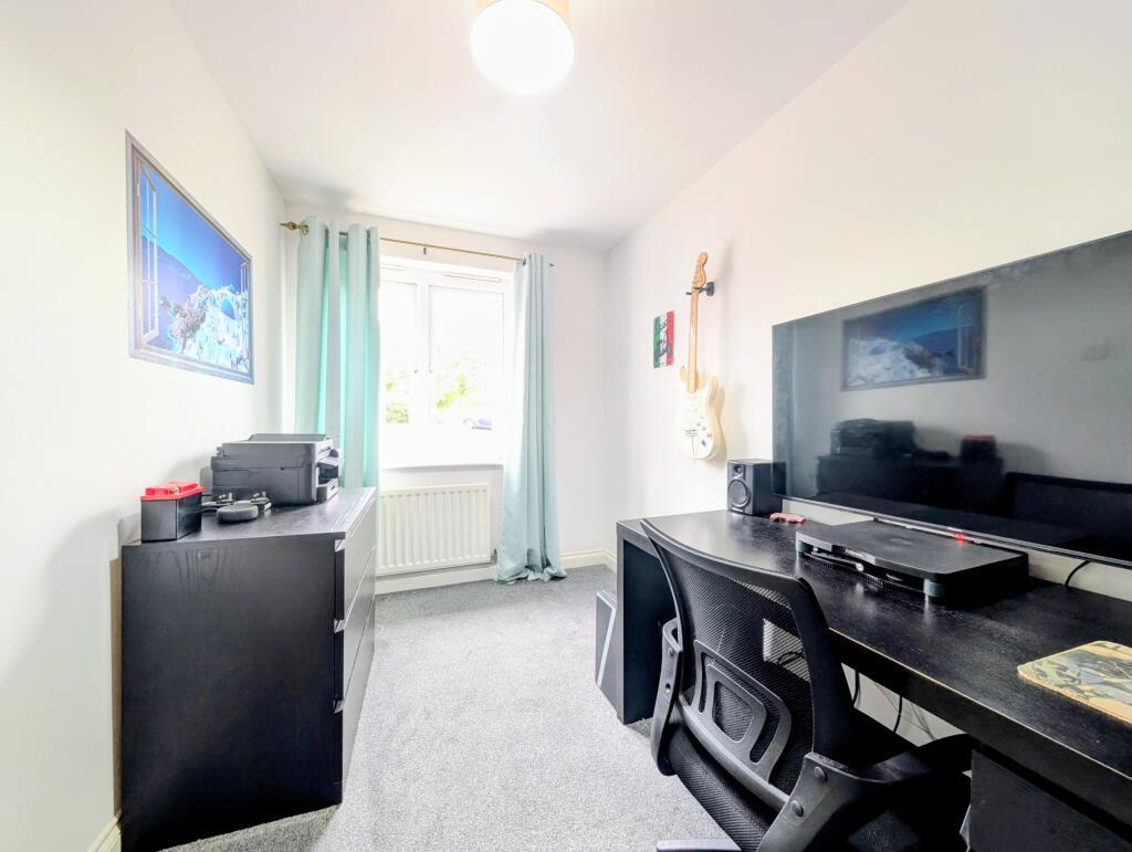 Bedroom / Office