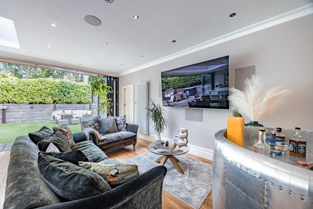 Kitchen/Sitting Area