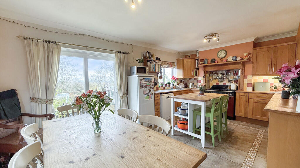 Kitchen/dining ro...