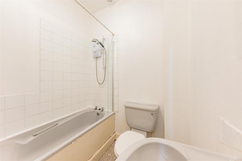 1L 103 Rosebank Street Dundee-7.JPG