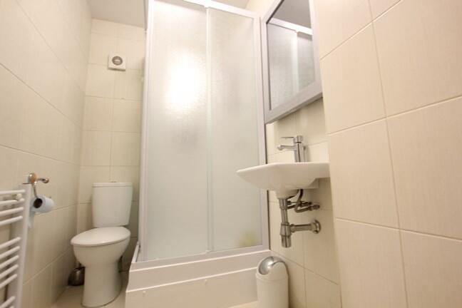 10 Bishops Court Bat