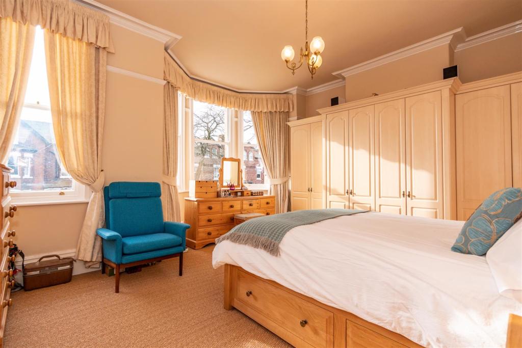 Bedroom 1.jpg