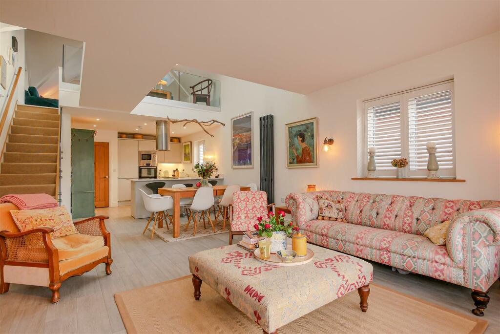 OPEN PLAN KITCHEN/DINER/FAMILY ROOM