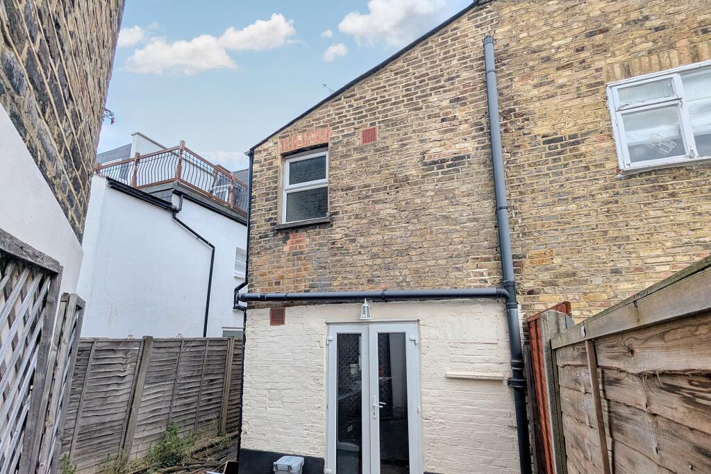 5a Furness Road, Fulham, London, SW6 2LQ