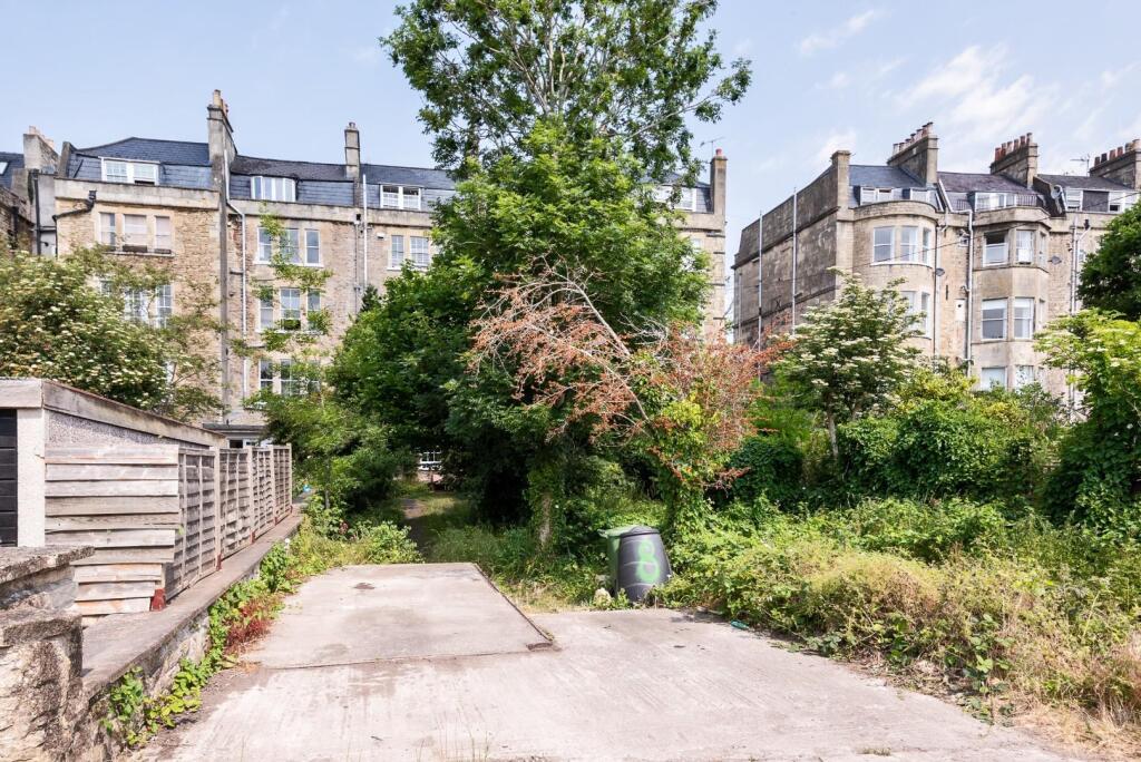 Basement Flat, 8 Kensington Place, Bath, BA1 6AW-1