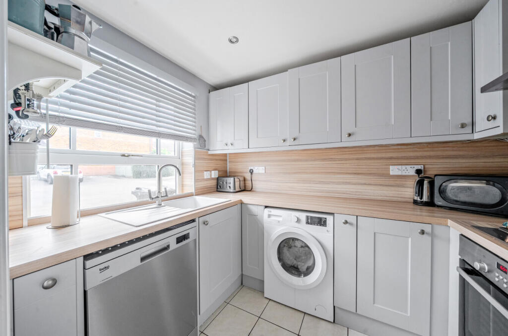 1327775-4-6879801...