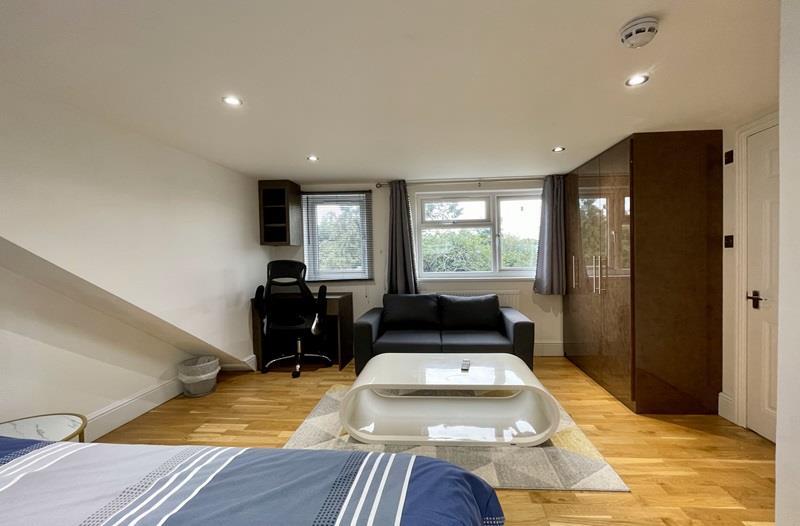 Room 4.jpg