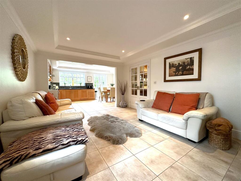 Sitting Room Into Kitchen/Diner 327