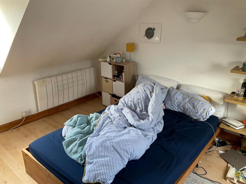 Bedroom 2 (c).jpg