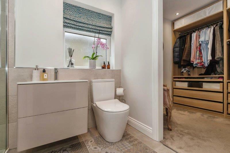 EN-SUITE
