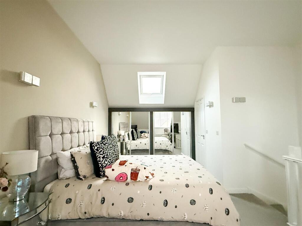 0219bedroom 1.jpg