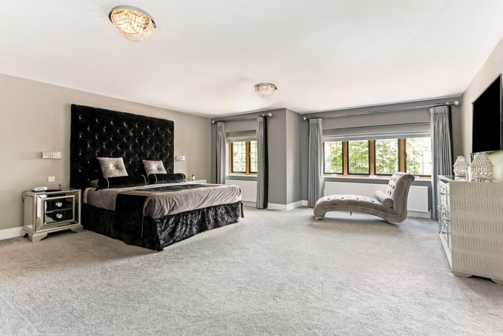 16 Woodhill Avenu...