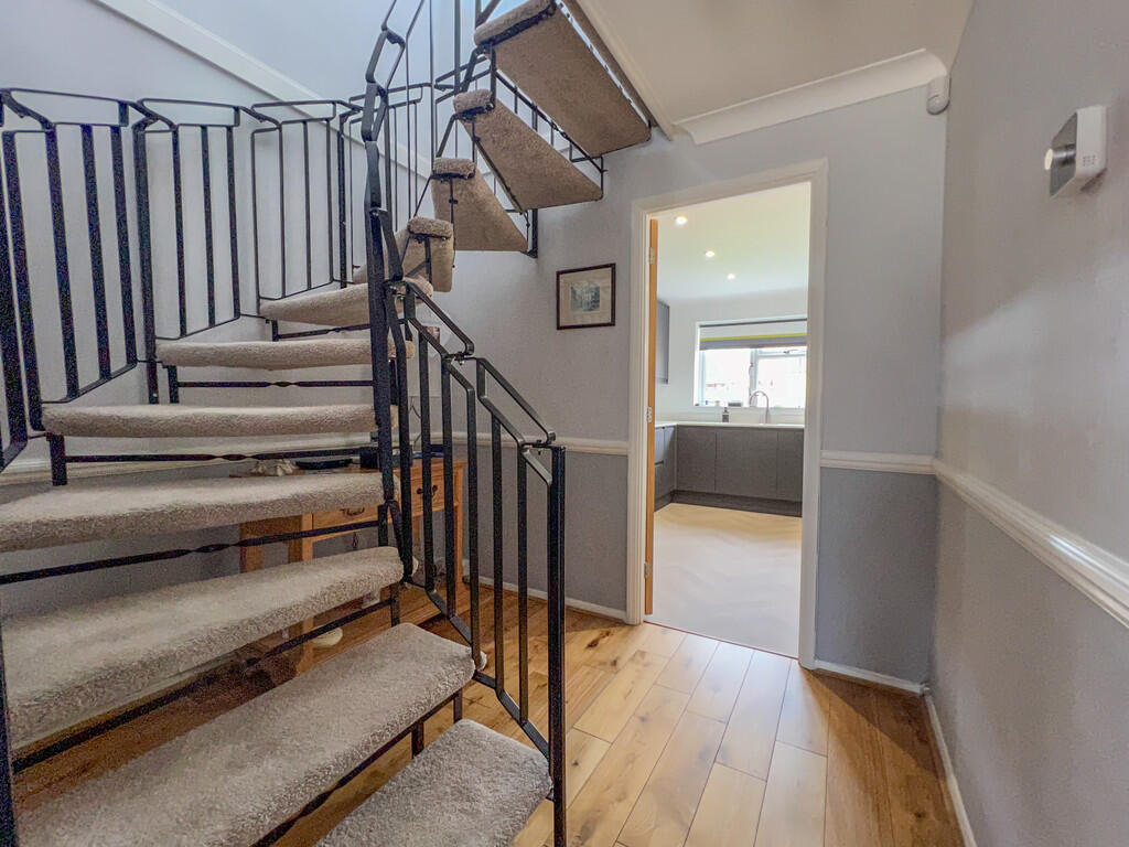 IMG_16942_13_larg...