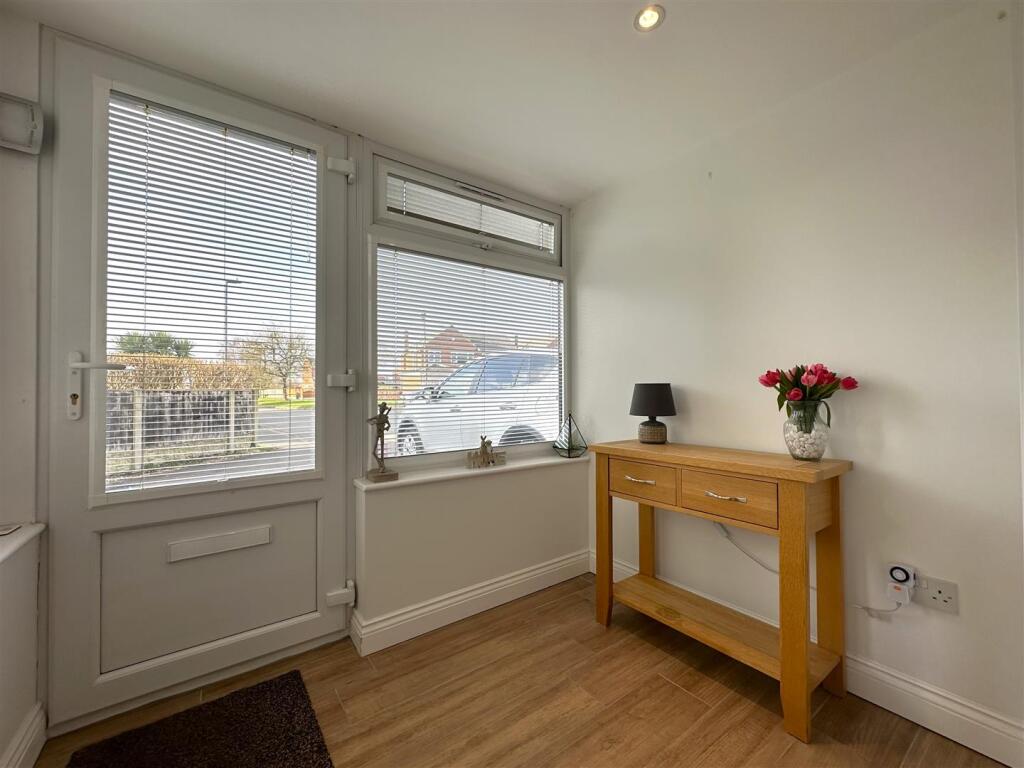 Entrance Porch 886