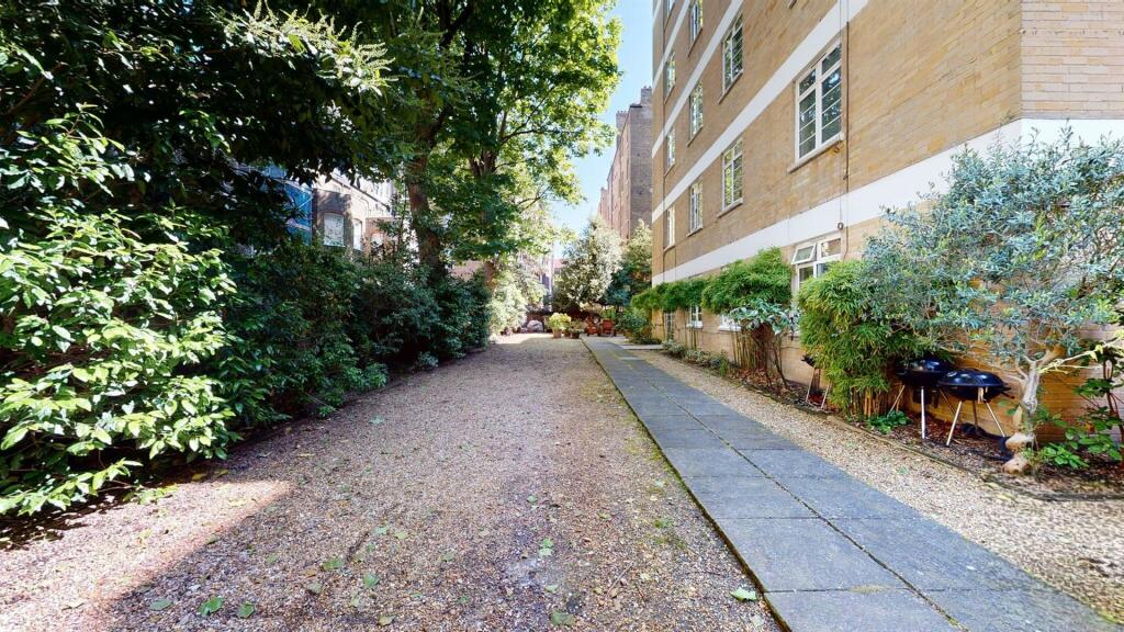33Redcliffe Closegarden2.jpg