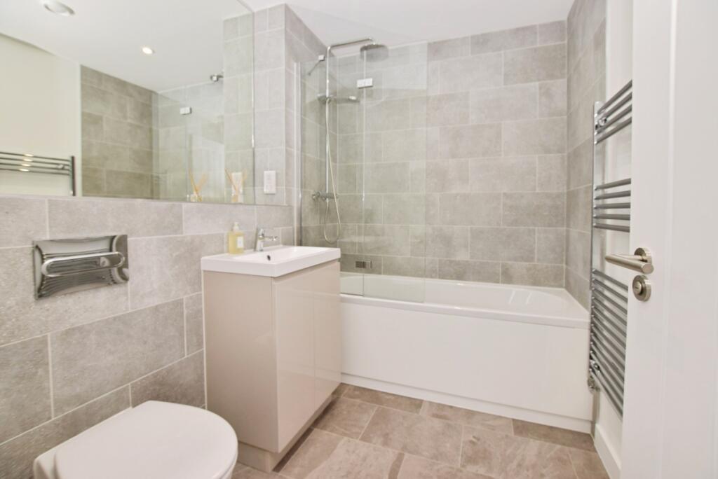 a3a4b127-bathroom