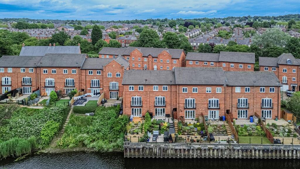 Landscaped Garden &amp; Rear Elevation