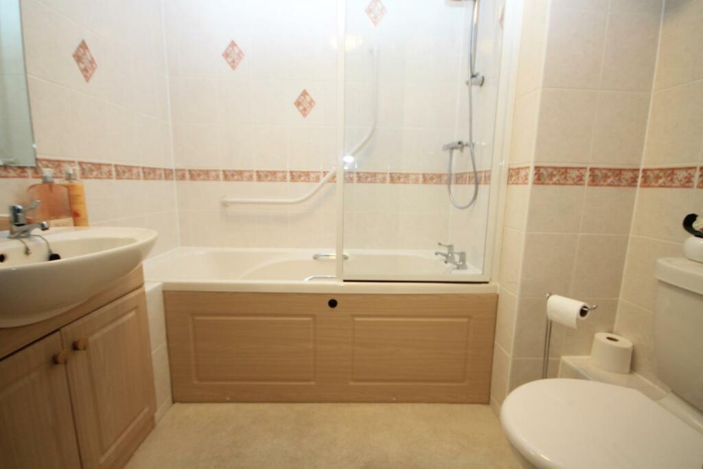 HOUSE BATHROOM/W.C