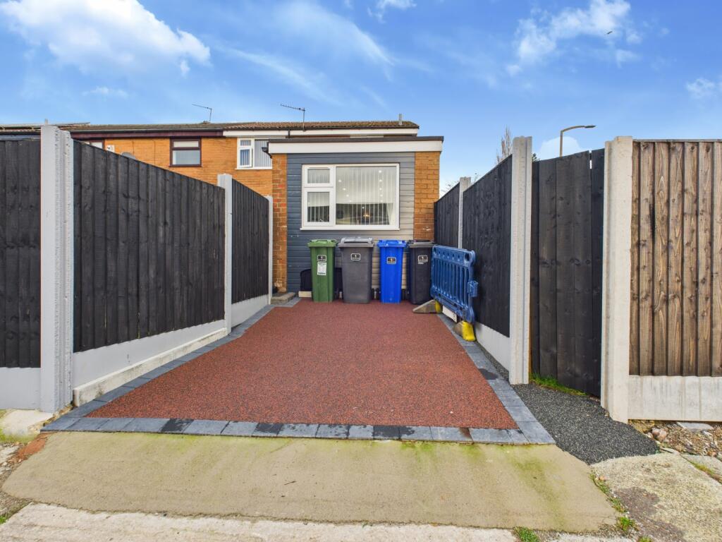 CAM03729G0-PR0198-STILL023