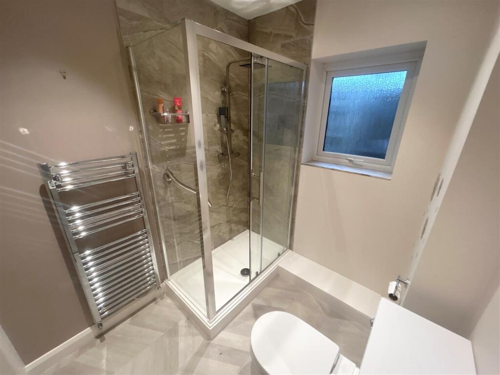 Shower Room.jpg