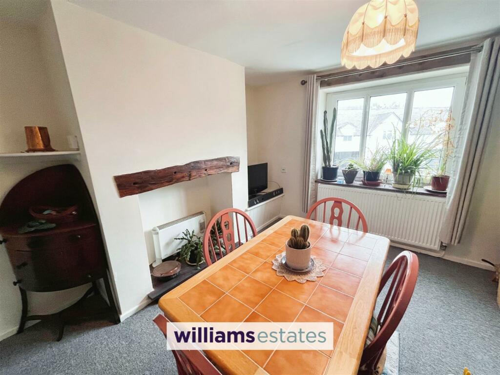 Living Room/Dining Room