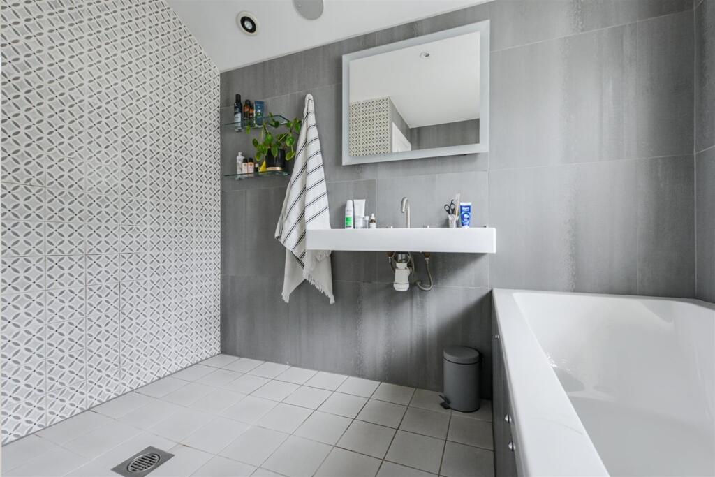 Bathroom_2.jpeg