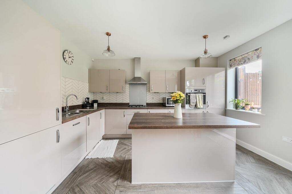 Kitchen / Dining Room