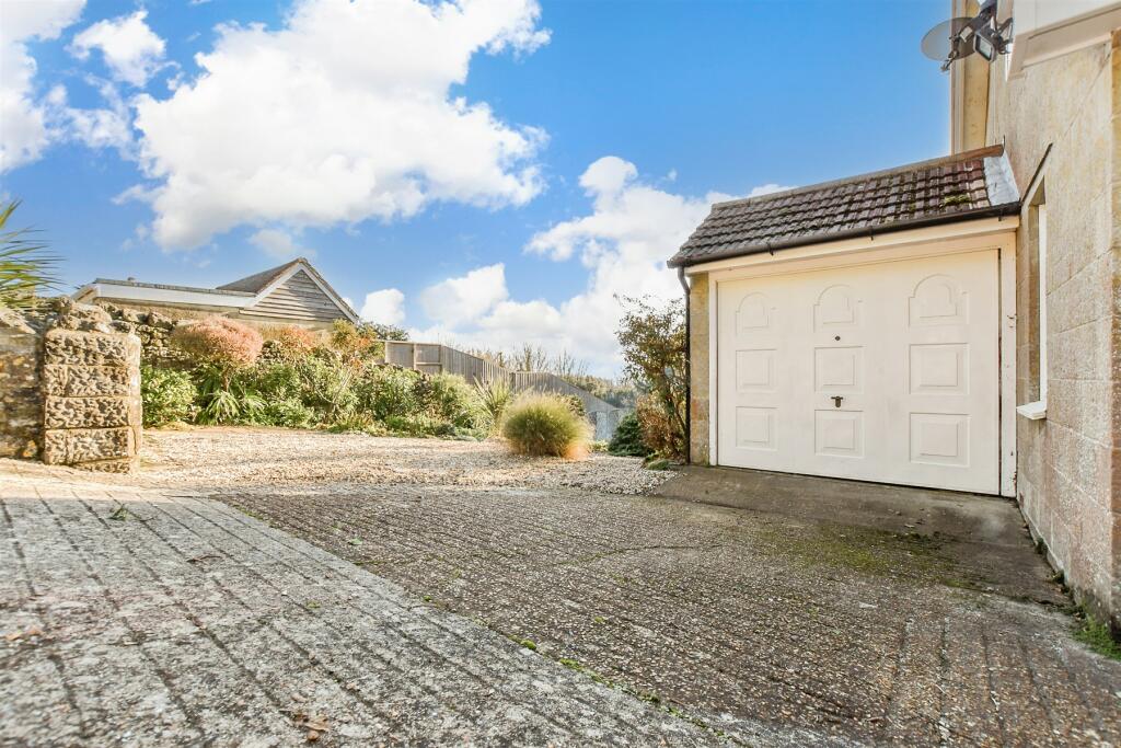 Driveway/Parking