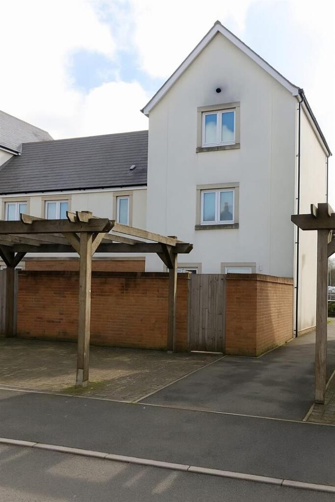 26 The Slipway Front.jpg