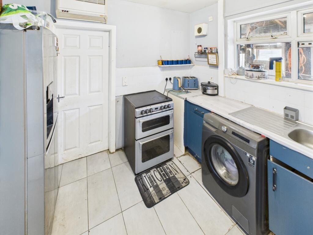 EweMove Pudsey - Kitchen