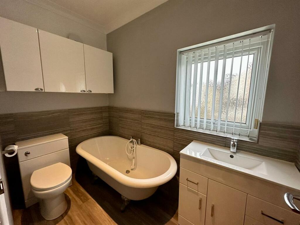 Upstairs Bathroom.jpeg