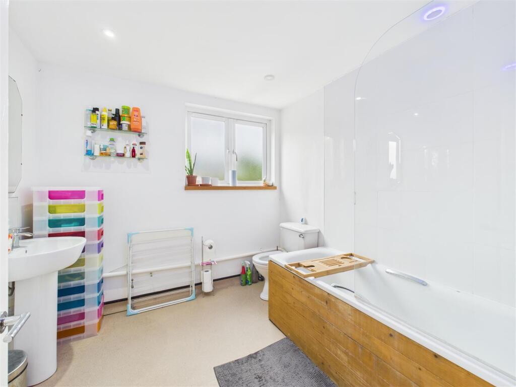 Bedroom 3 Ensuite