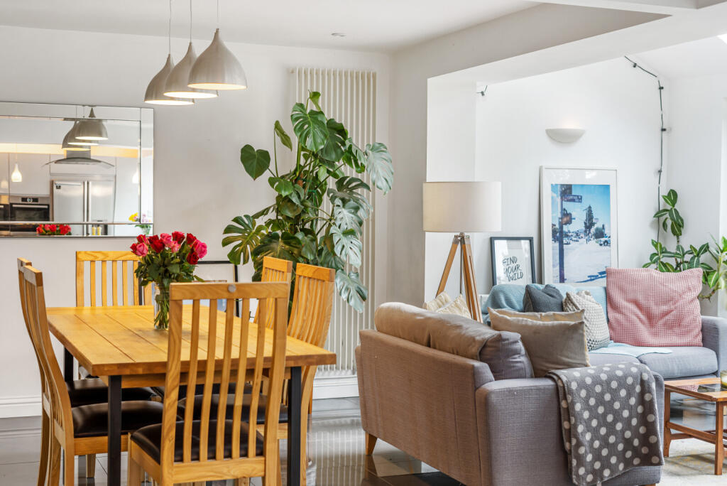 1302727-15-683f40...