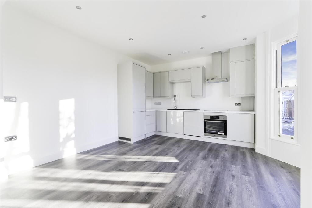 LYNWOOD OAK, FLAT 5 KENNEDYS- (5).jpg