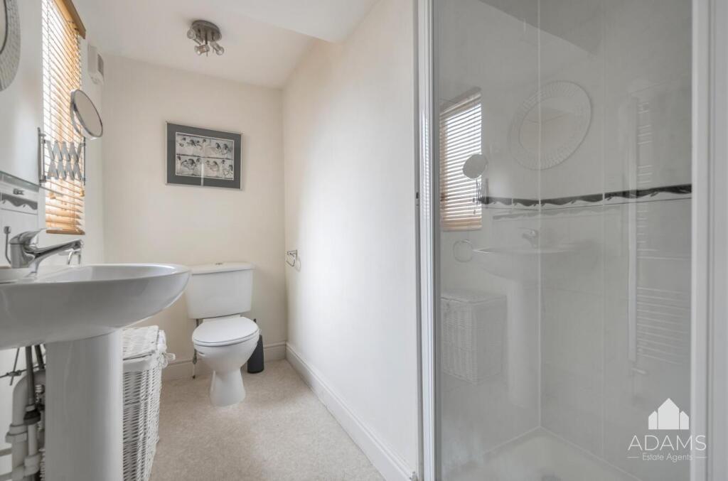 Ensuite to Bedroom 2