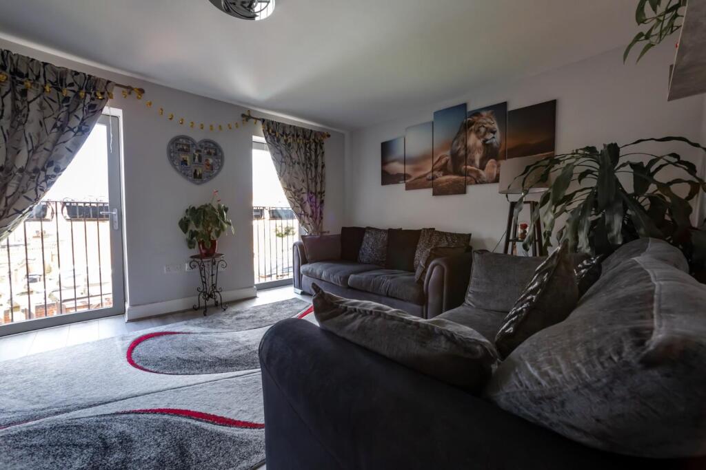 Living Room 3.jpg