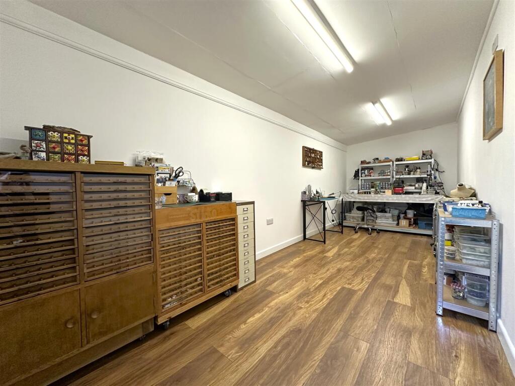 Converted Garage Space 878