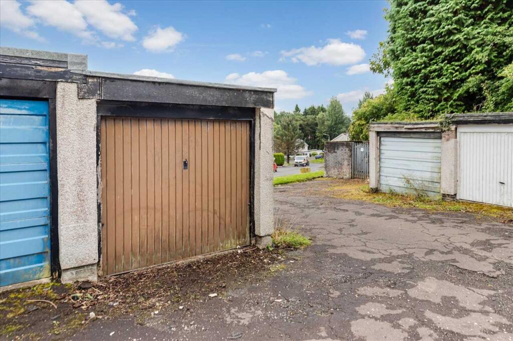 Garage / Lock-Up