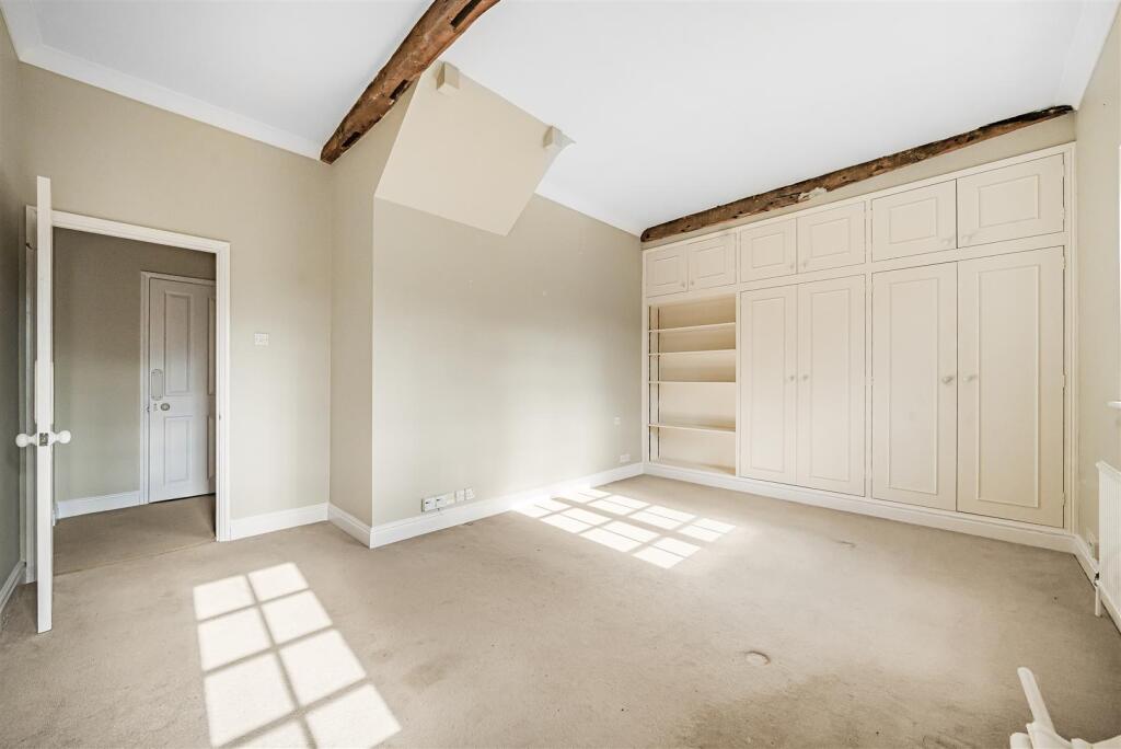 Bedroom 1.jpg