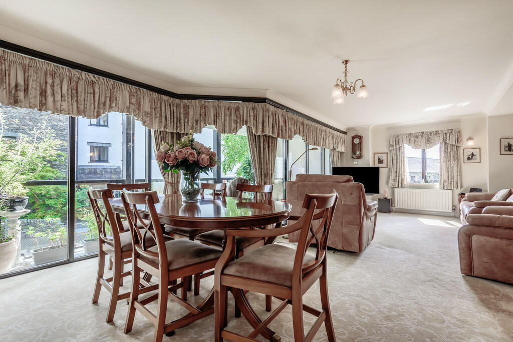 Living / Dining R...