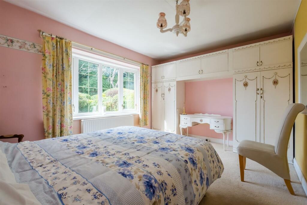 BED 2.jpg