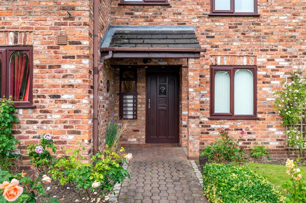 Cyril Bell Close-33 (1).jpg