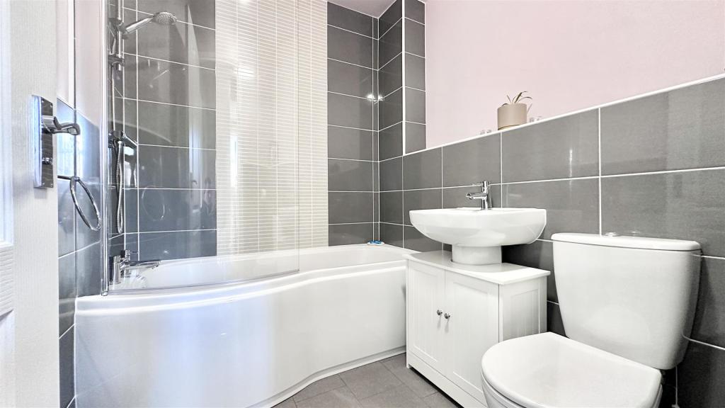 Family Bathroom.jpg