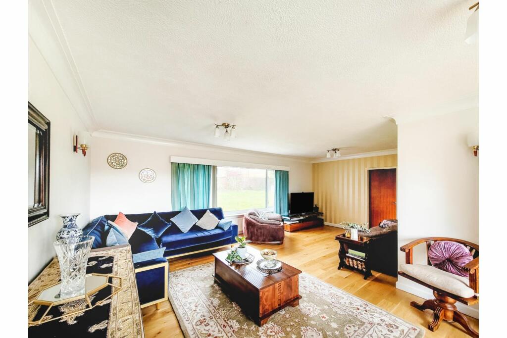 Lounge/Dining Room