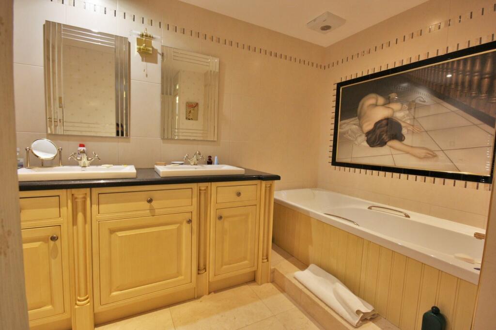En-Suite Bathroom