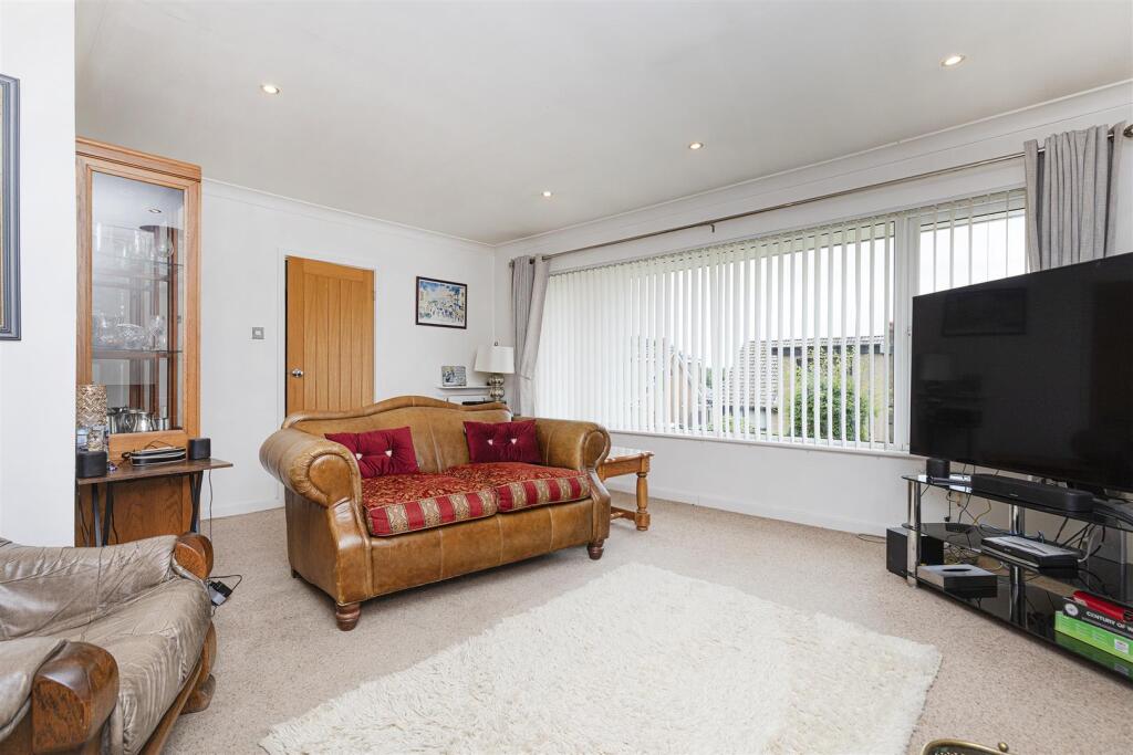 Bramleys Estate Agents - Gleneagles Way - Fixby (2