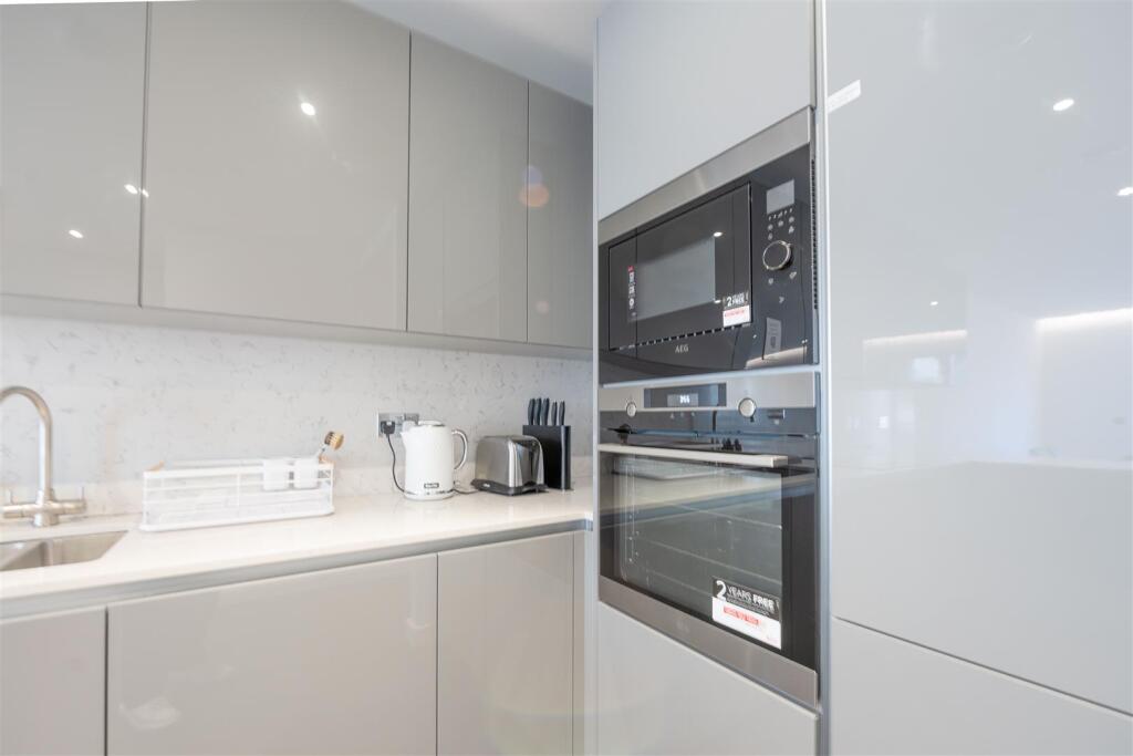 Kitchen   .jpg