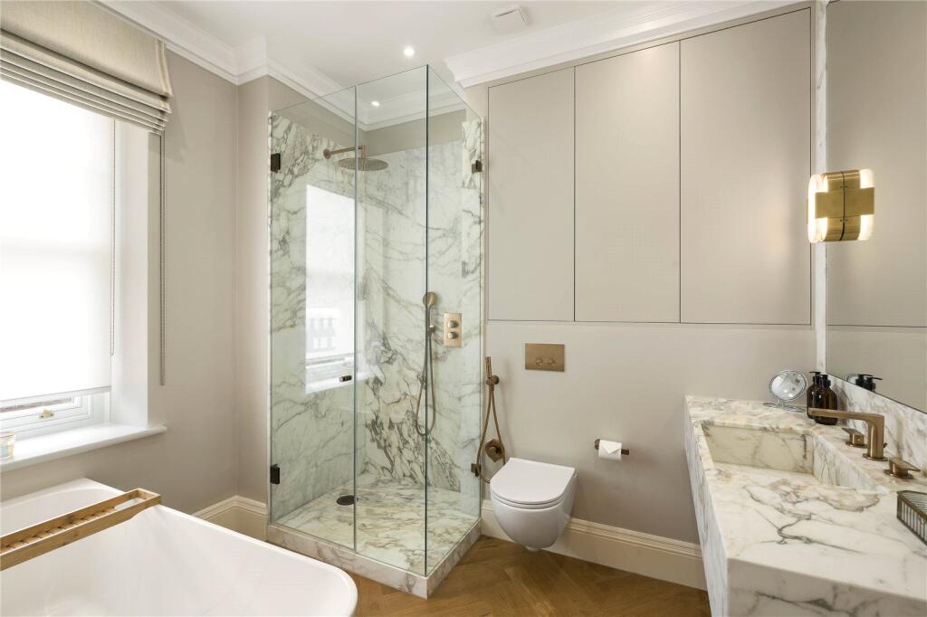 En Suite Bathroom