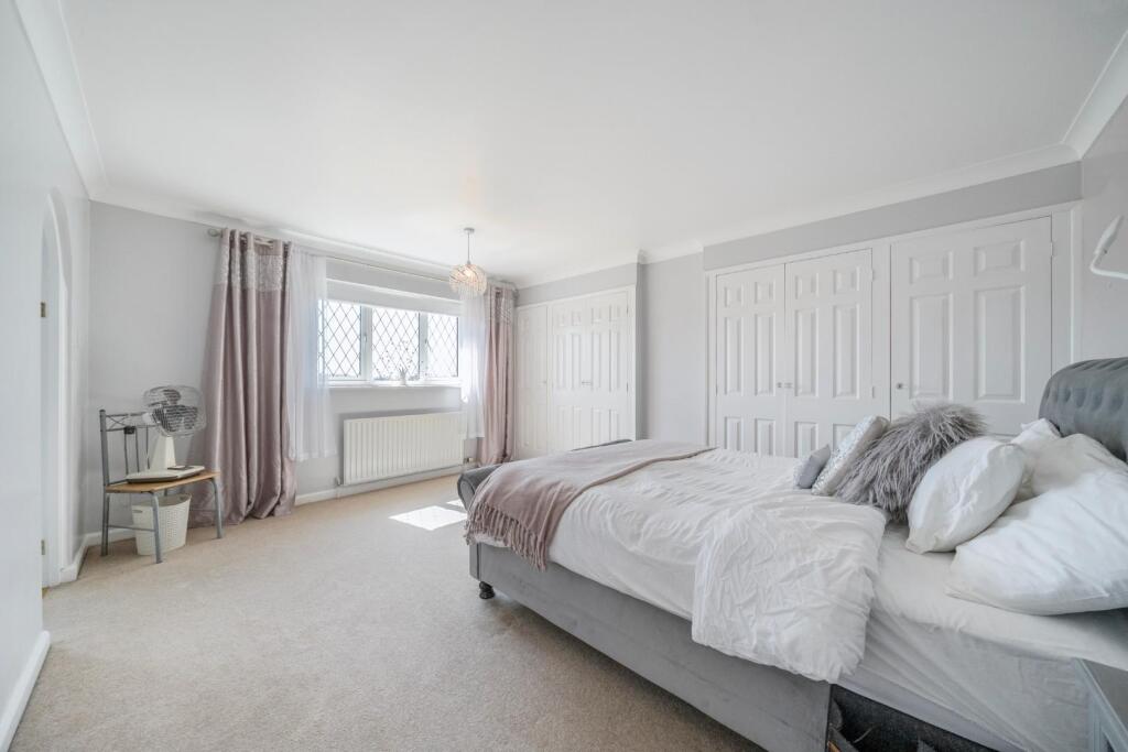 MASTER BEDROOM.jpg