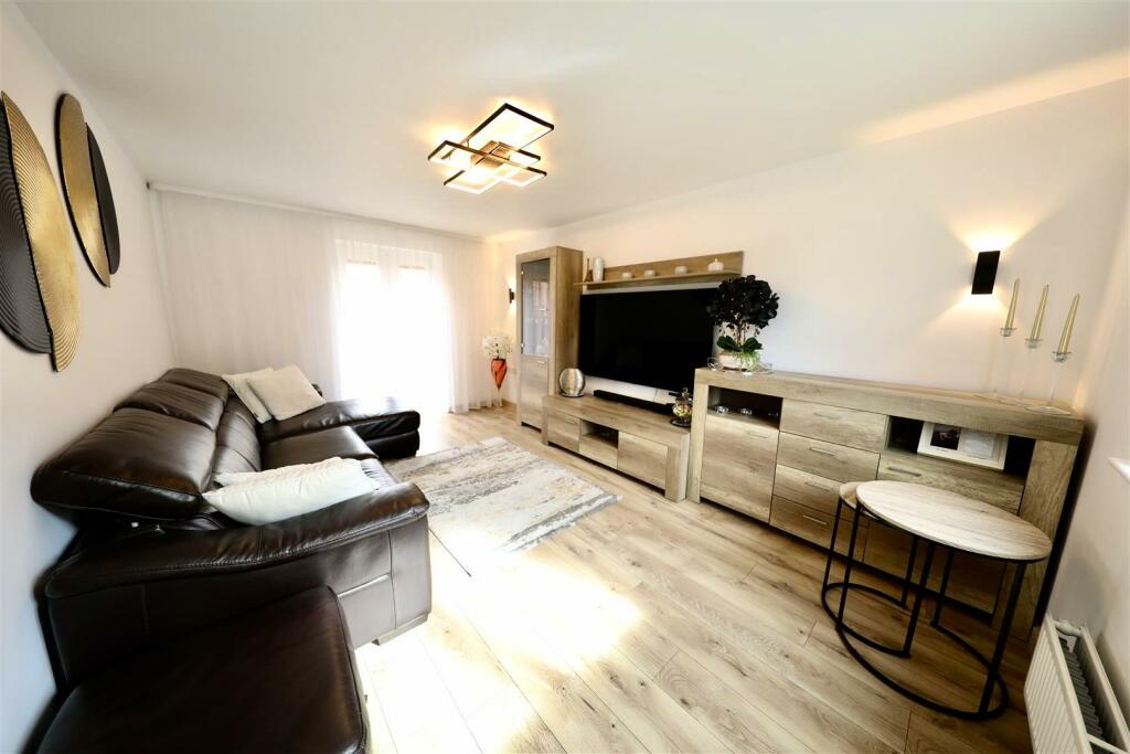 1 Buxworth - Bed 1.jpg